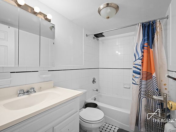4th image of 117 W 69th St APT 3B