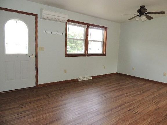 4th image of 9 Woodlawn Dr