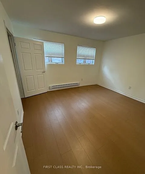 404 Queen St W — Photo 8