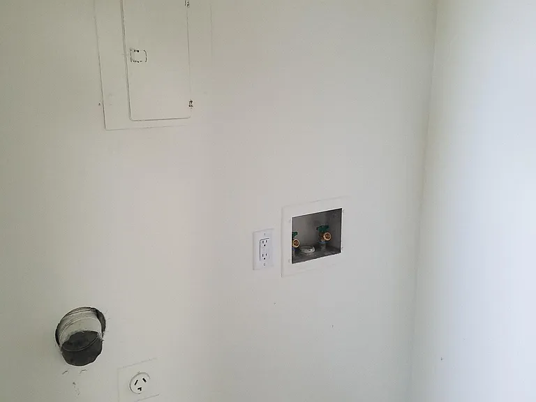 170 E Queenwood St #6 — Photo 6