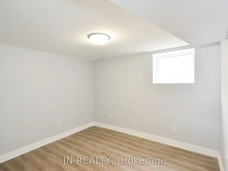 34 McEchearn Cres #LOWER — Photo 16