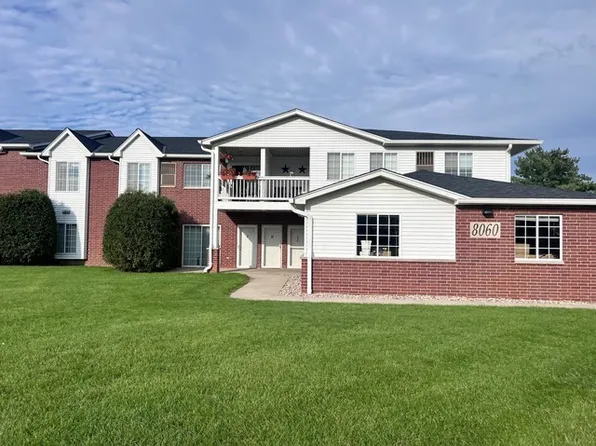 8060 Lexington Pl APT 11, Pleasant Prairie, WI 53158