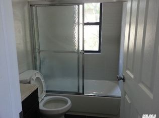 5704 156th St, Flushing, NY 11355