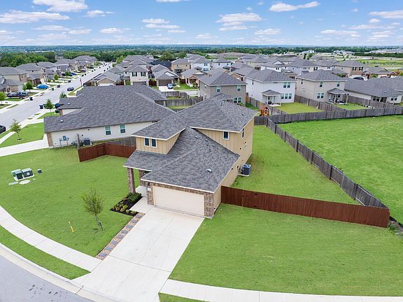 4th image of 221 Longmount Cv