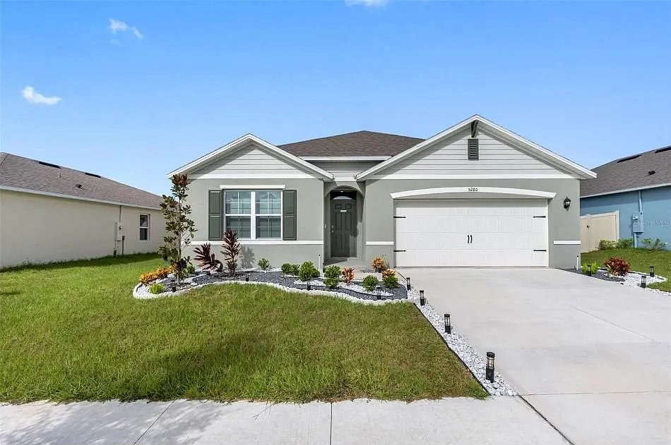 Modern 4 Bed/2 Bath Single Family Home in Haines City, FL - Available 6/15 - $2450 — Photo 3