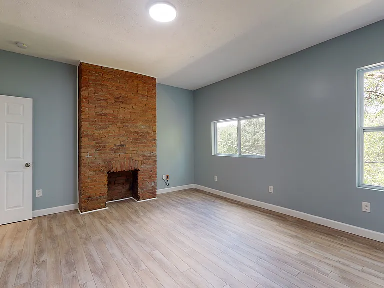 430 Borland St — Photo 7