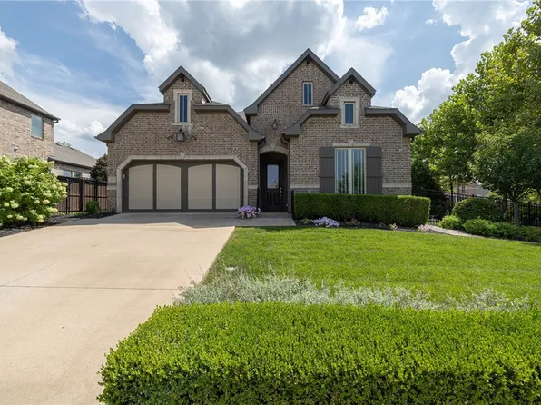 1271 E Charlee St, Fayetteville, AR 72703