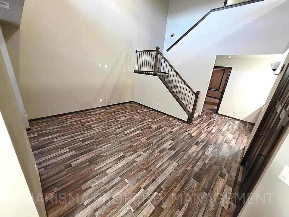 3 bed, 1893 sqft, $1,995 — Photo 2