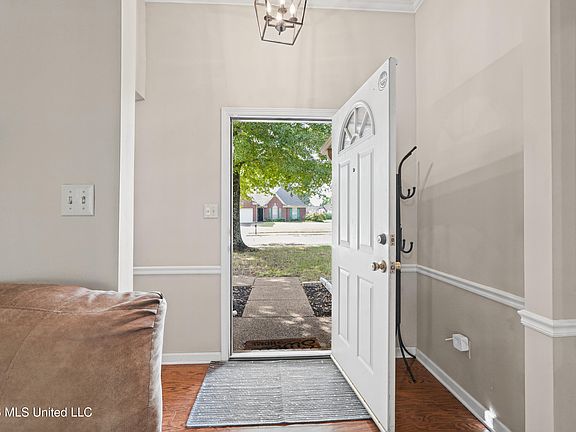 4th image of 9102 Travis Dr