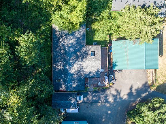4th image of 1043 NW Burch Ln