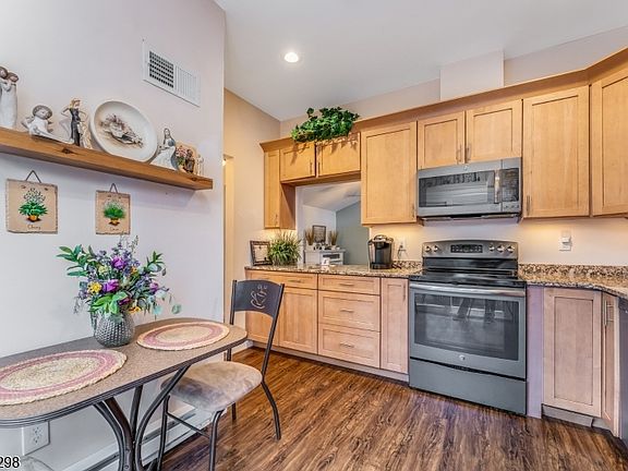 4th image of 94 N Slope