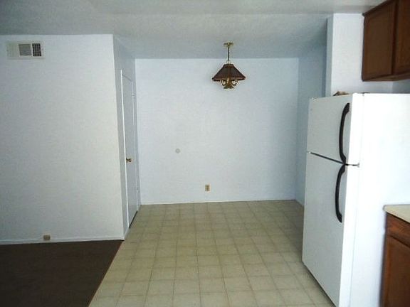4th image of 144 Joann Ct
