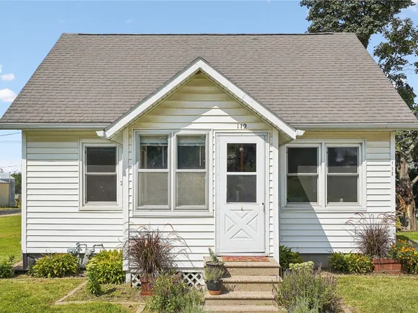 112 W Vinton St, Coggon, IA 52218