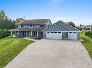 W6605 Flagstone Ct, Greenville, WI 54942