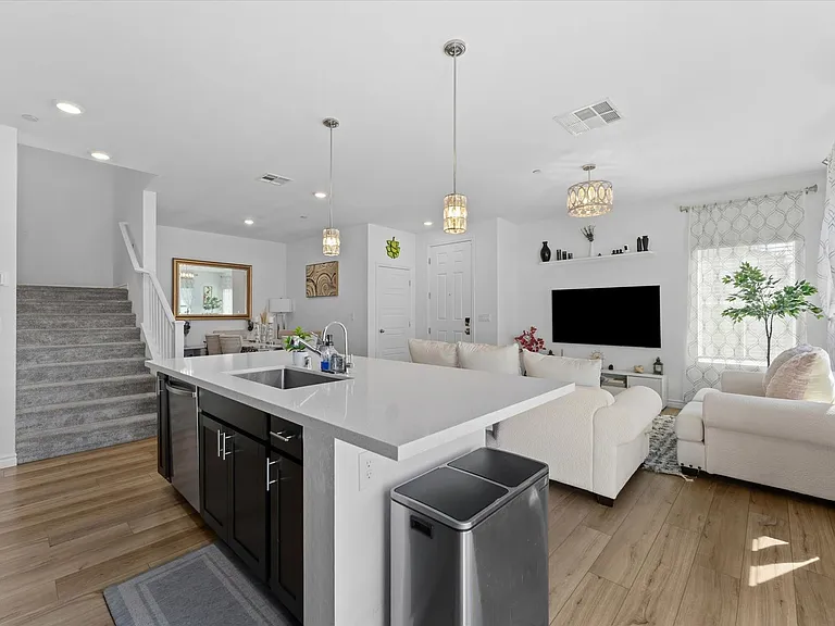 237 Callen Falls Ave #2011 — Photo 10