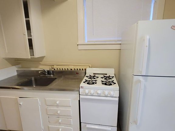 5th image of 5033 Brooklyn Ave NE APT C