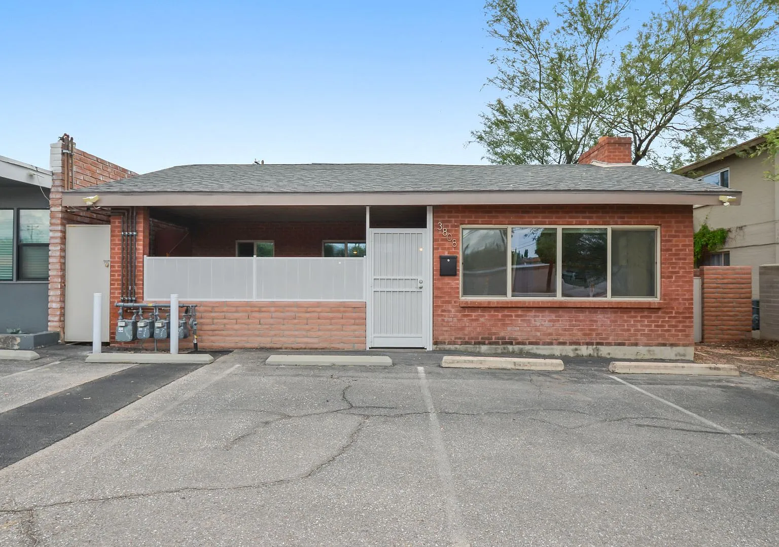 Gorgeous Fully Remodeled In Central Tucson - All New Interior Paint! — Photo 4