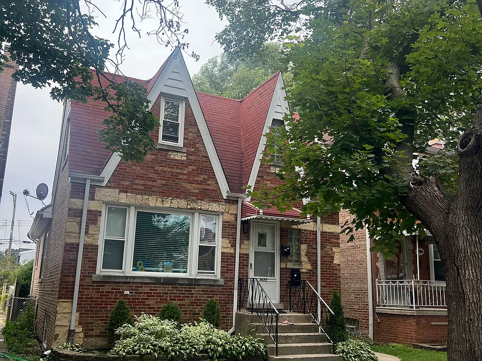 3422 N Rutherford Ave