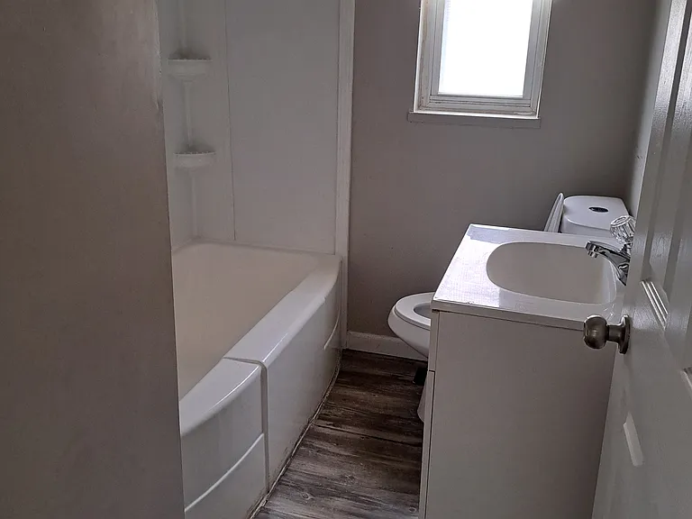 547 Hadley Ave #3 — Photo 11