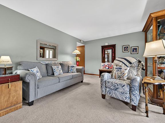 5th image of 401 Doral Park Dr