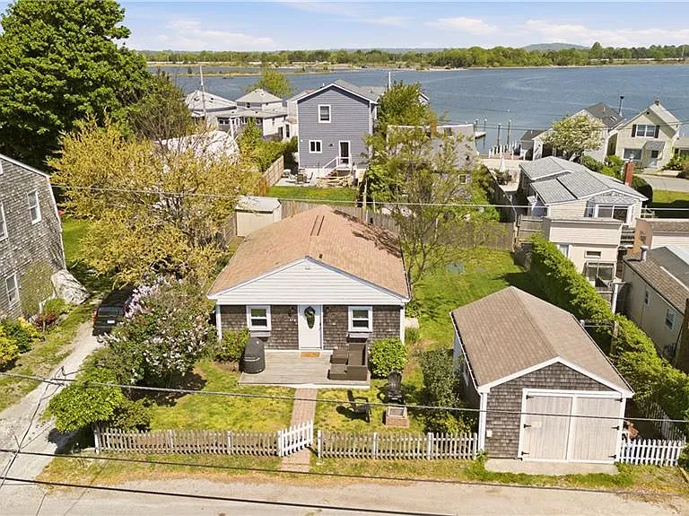 272 Riverside St — Photo 42