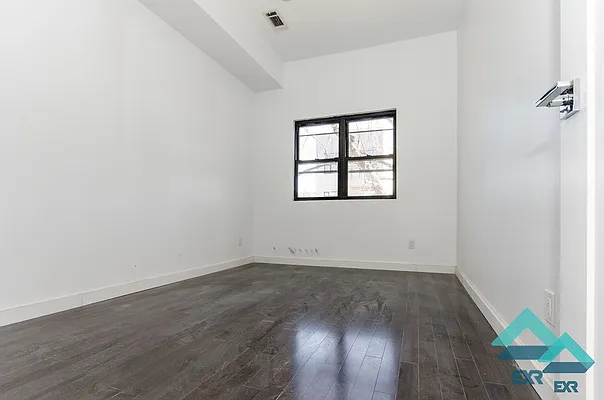 Rented by EXR | media 40