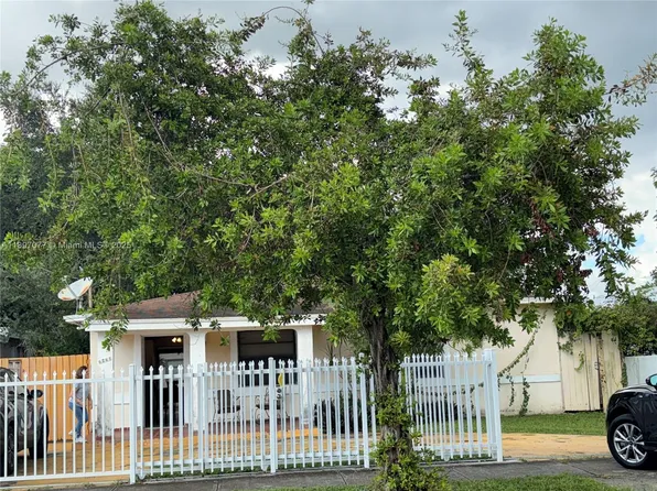 6261 SW 6th St, Miami, FL 33144