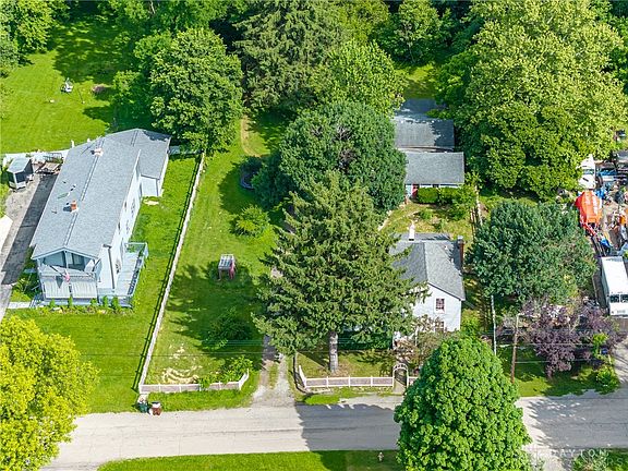 4th image of 130 Rosewood Dr