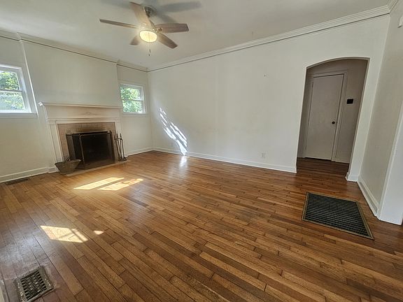 4th image of 1106 Loring St SE