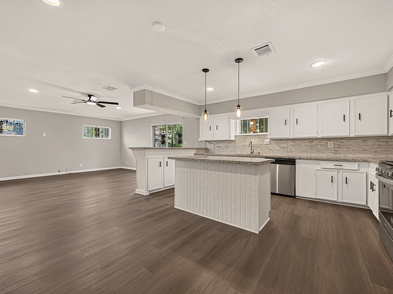 3 bed, 1702 sqft, $1,900 — Photo 3