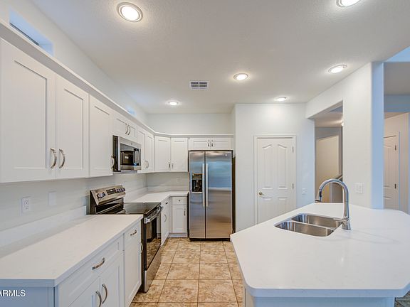 4th image of 11713 W SHERMAN Street