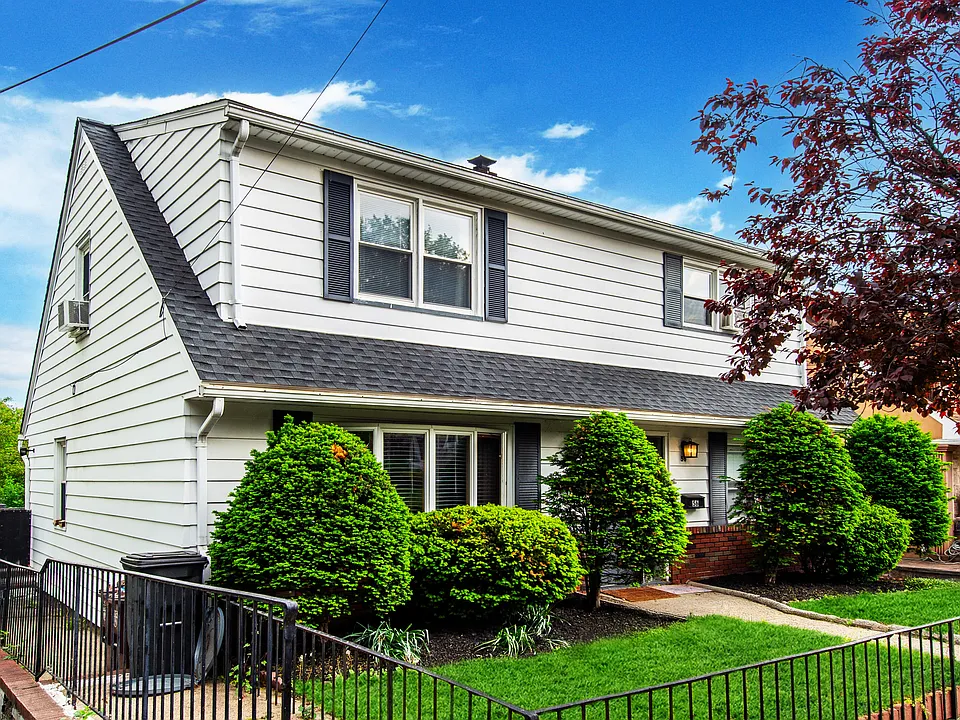 56 Corabelle Ave #2