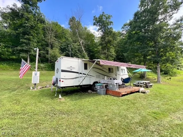 8134 State Route 800 SE, Uhrichsville, OH 44683