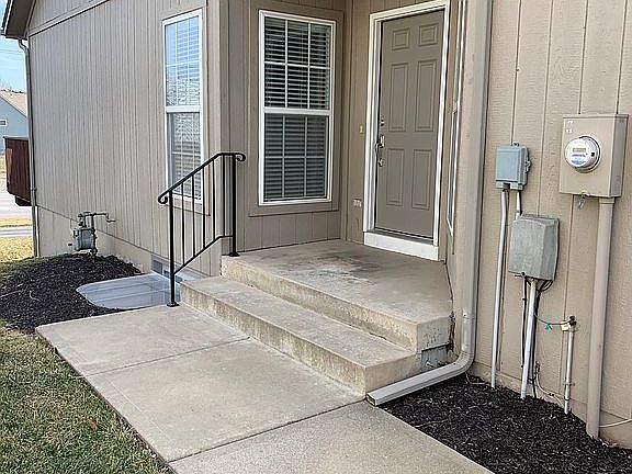 3rd image of 15573 Floyd St