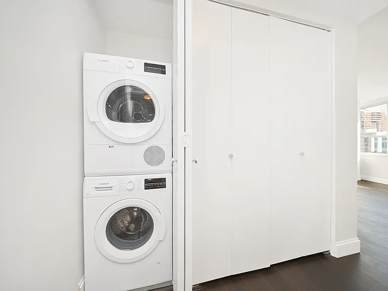 160 Riverside Blvd #9U — Photo 17
