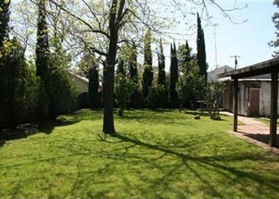 2nd image of 111 Sequoia St