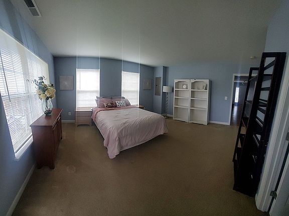 3rd image of 4816 Sapphire Dr