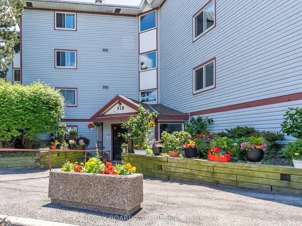 318 Lorry Greenberg Dr, Ottawa, ON