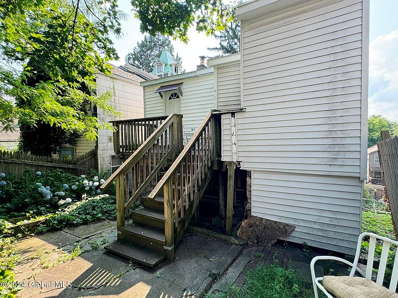 4th image of 190 10th Street