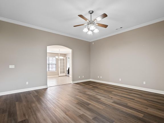 4th image of 6009 E Overland Dr