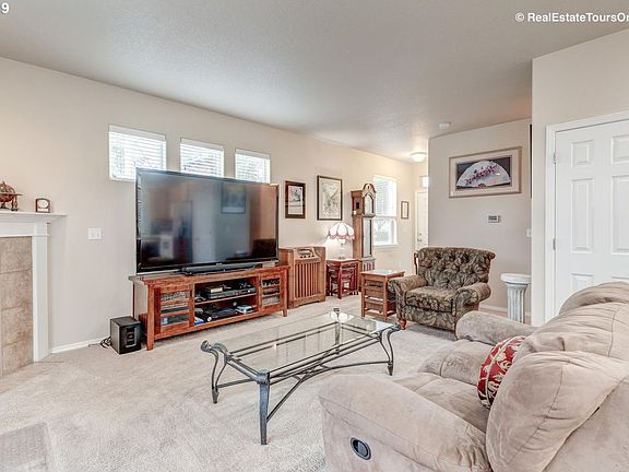 5th image of 604 SE Heathcliff Ln
