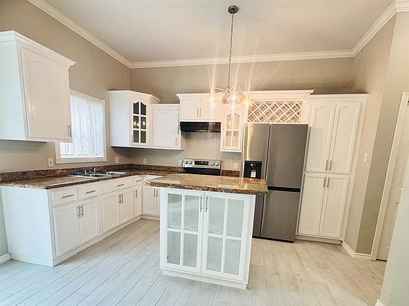 2nd image of 142 Country Club Rd