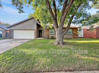 1097 E 137th Pl, Glenpool, OK 74033