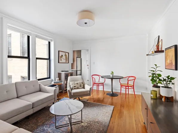 319 West 18th Street image 3 of 16