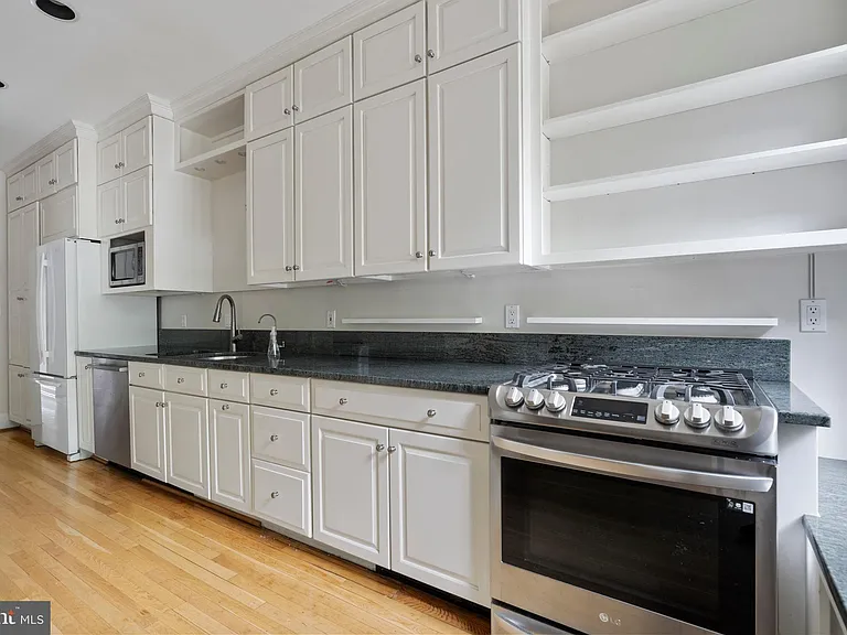 3313 Cleveland Ave NW — Photo 27