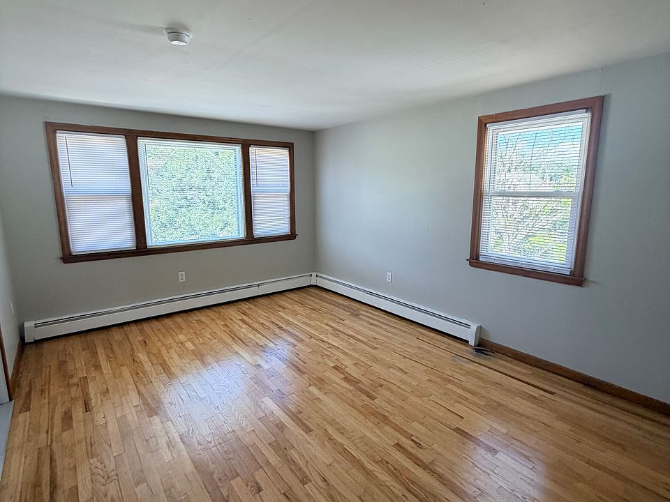 1st image of 127 Warner St #2-0