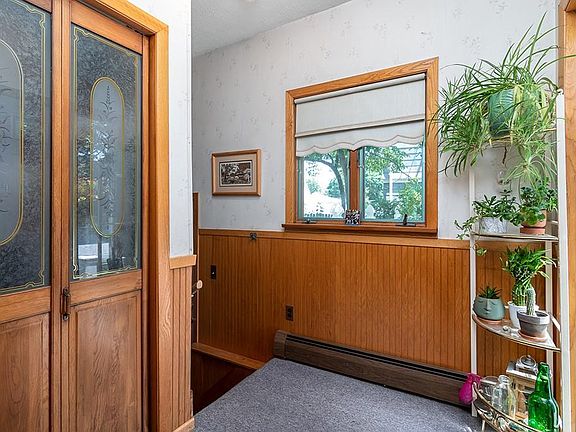 4th image of 78 Darlingdale Ave