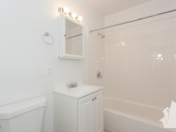5th image of 1524 N Kedzie Ave APT 3L