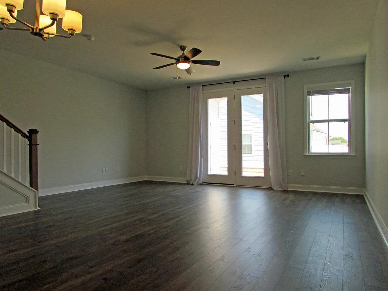 3 bed, 2.5 bath, 1570 sqft, $1,900 — Photo 3
