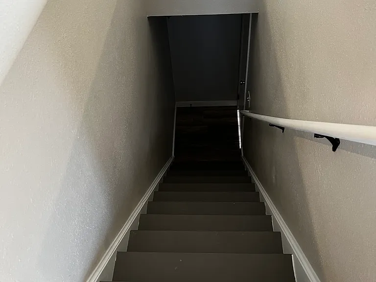 405 Locust St — Photo 12